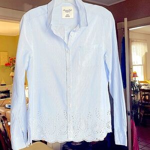 American Eagle women’s button down top
